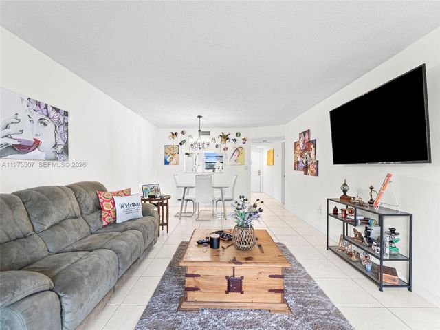 901 Colony Point Circle 304, Pembroke Pines, FL 33026