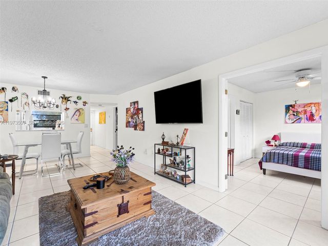 901 Colony Point Circle 304, Pembroke Pines, FL 33026