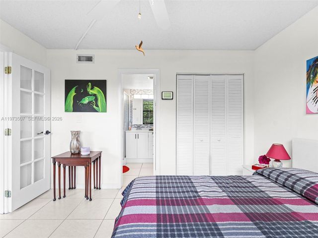 901 Colony Point Circle 304, Pembroke Pines, FL 33026