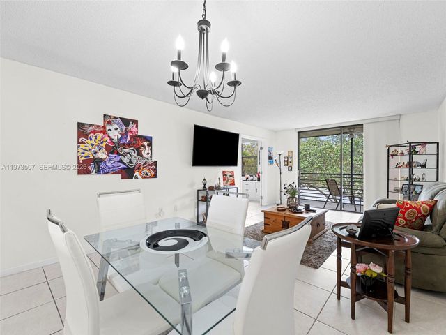 901 Colony Point Circle 304, Pembroke Pines, FL 33026