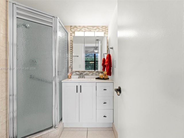 901 Colony Point Circle 304, Pembroke Pines, FL 33026