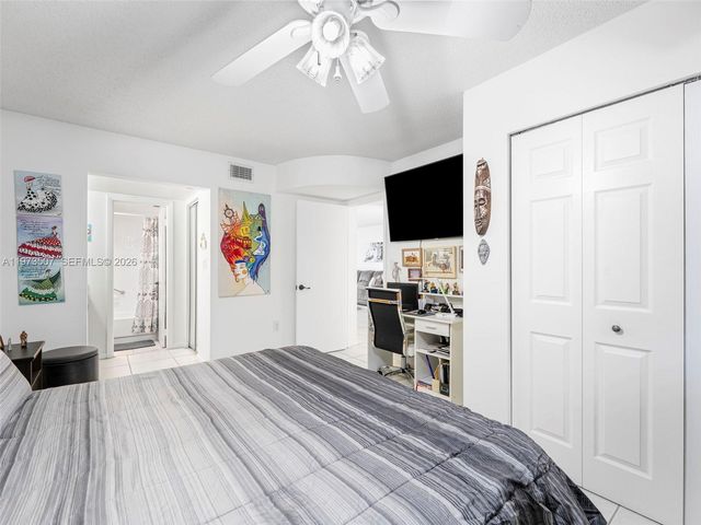 901 Colony Point Circle 304, Pembroke Pines, FL 33026