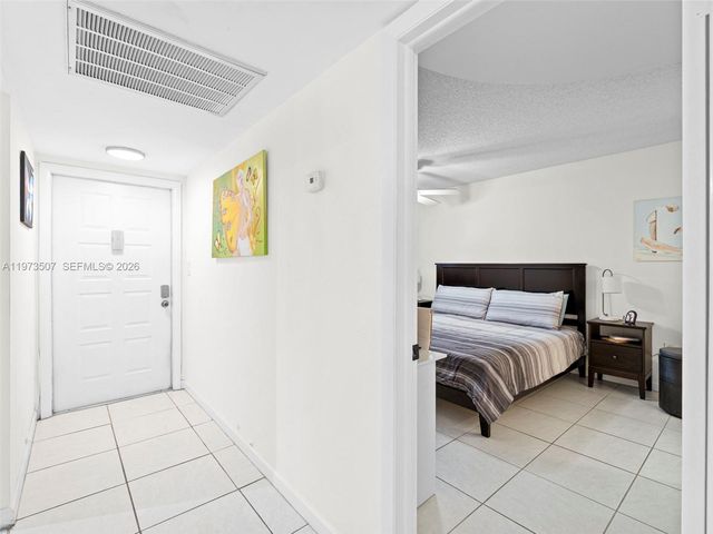 901 Colony Point Circle 304, Pembroke Pines, FL 33026