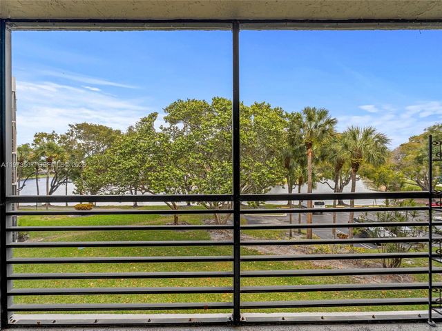 901 Colony Point Circle 304, Pembroke Pines, FL 33026