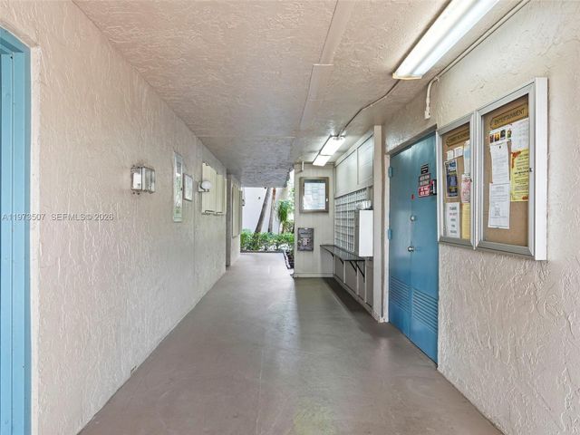 901 Colony Point Circle 304, Pembroke Pines, FL 33026