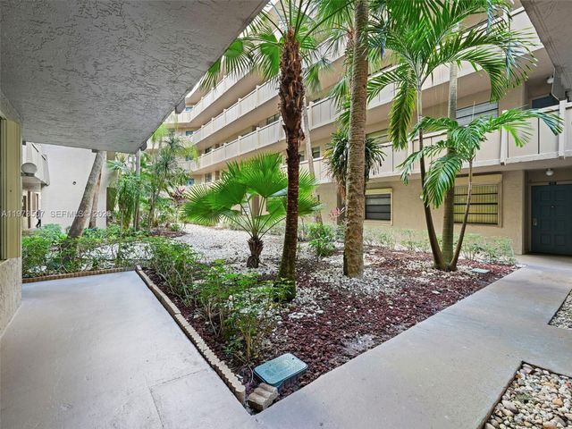 901 Colony Point Circle 304, Pembroke Pines, FL 33026