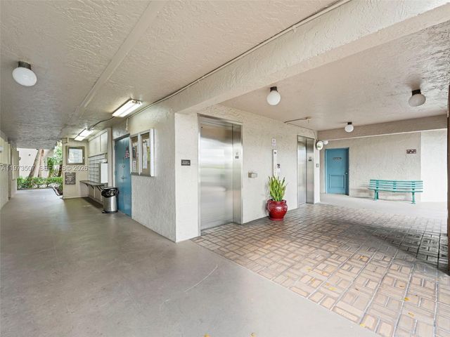 901 Colony Point Circle 304, Pembroke Pines, FL 33026
