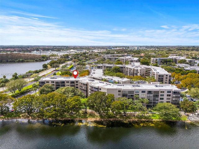 901 Colony Point Circle 304, Pembroke Pines, FL 33026