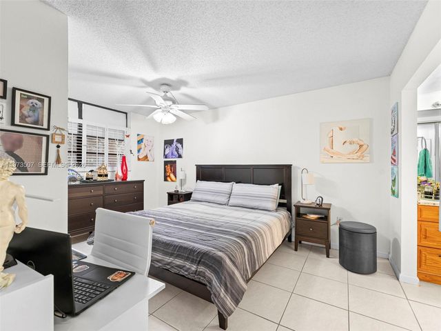 901 Colony Point Circle 304, Pembroke Pines, FL 33026