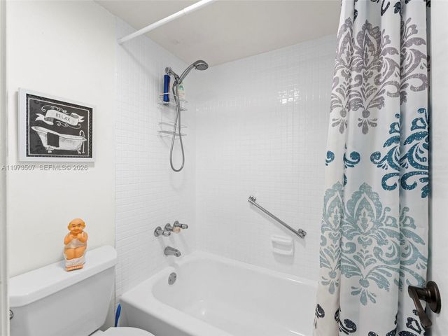 901 Colony Point Circle 304, Pembroke Pines, FL 33026