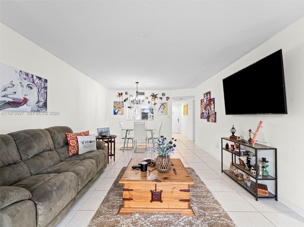 901 Colony Point Circle 304, Pembroke Pines, FL 33026