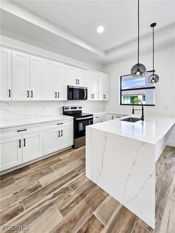 4113 Kismet PKWY W, Cape Coral, FL 33993