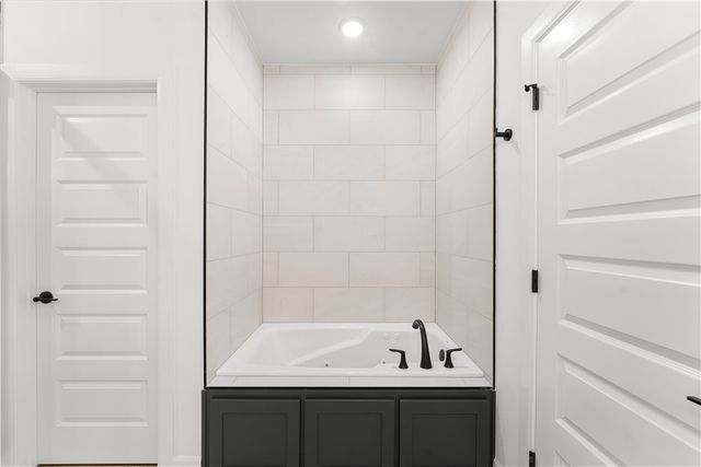 6908 SW Basswood Avenue, Bentonville, AR 72713