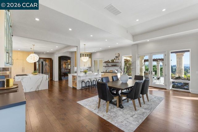 251 Santiago Ln, Danville, CA 94526