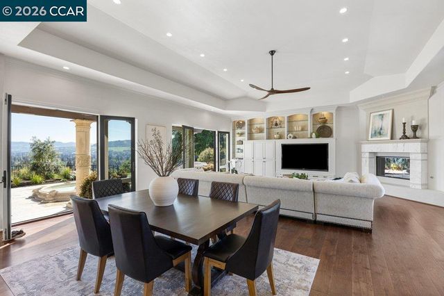 251 Santiago Ln, Danville, CA 94526