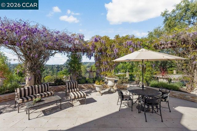 251 Santiago Ln, Danville, CA 94526