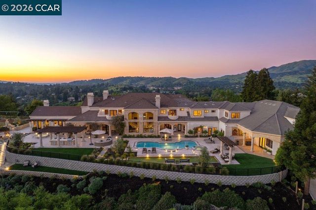251 Santiago Ln, Danville, CA 94526