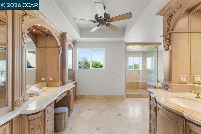 251 Santiago Ln, Danville, CA 94526
