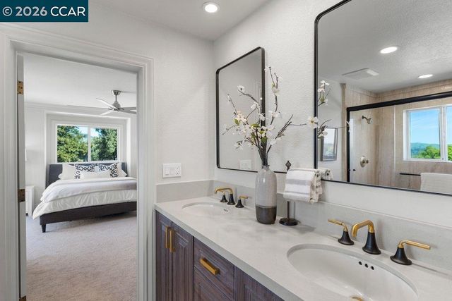251 Santiago Ln, Danville, CA 94526