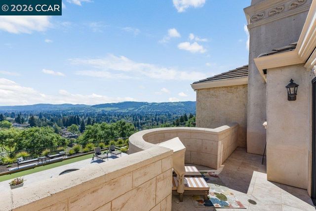 251 Santiago Ln, Danville, CA 94526