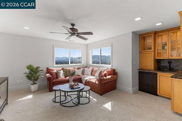 251 Santiago Ln, Danville, CA 94526
