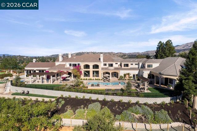 251 Santiago Ln, Danville, CA 94526