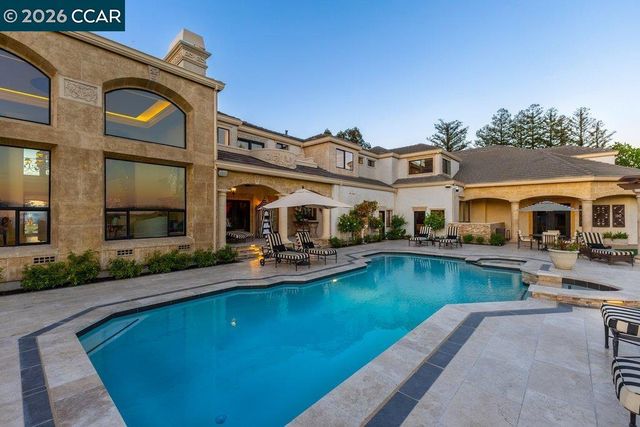 251 Santiago Ln, Danville, CA 94526
