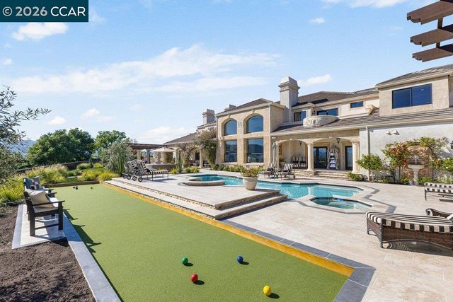 251 Santiago Ln, Danville, CA 94526