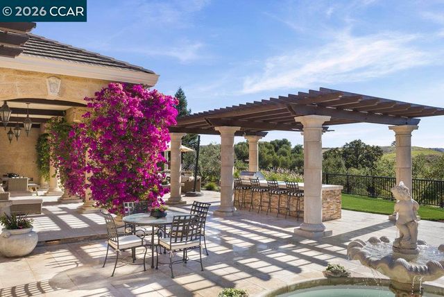 251 Santiago Ln, Danville, CA 94526