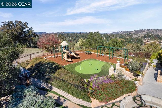 251 Santiago Ln, Danville, CA 94526