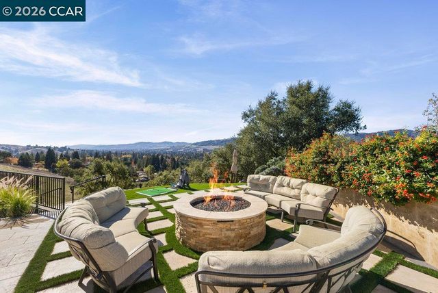 251 Santiago Ln, Danville, CA 94526