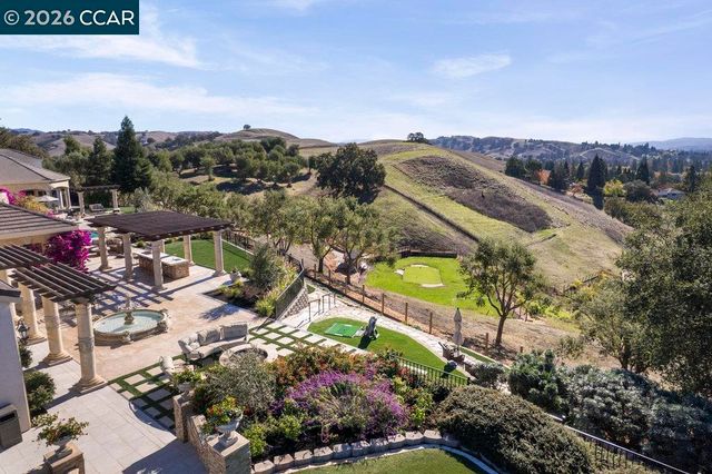 251 Santiago Ln, Danville, CA 94526