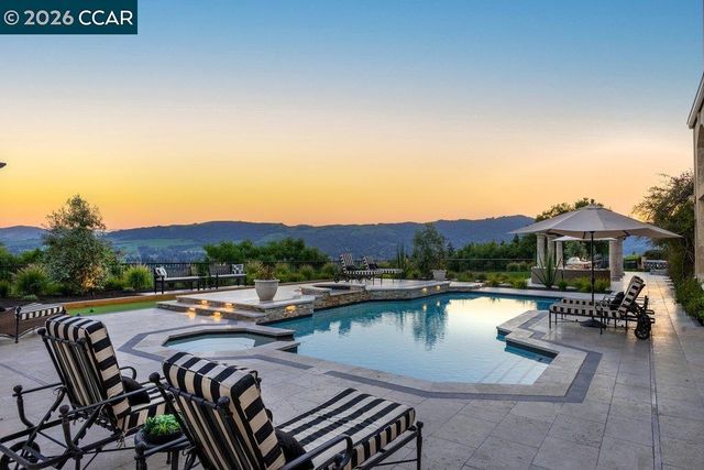 251 Santiago Ln, Danville, CA 94526