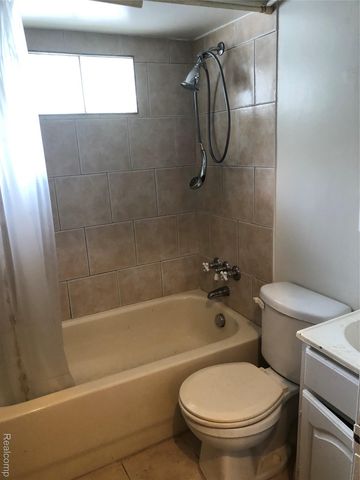 8304 Arlis Street, Commerce Charter Township, MI 48382