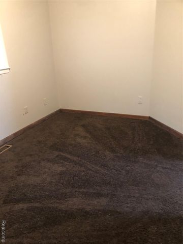 8304 Arlis Street, Commerce Charter Township, MI 48382