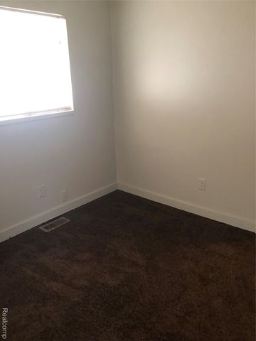 8304 Arlis Street, Commerce Charter Township, MI 48382