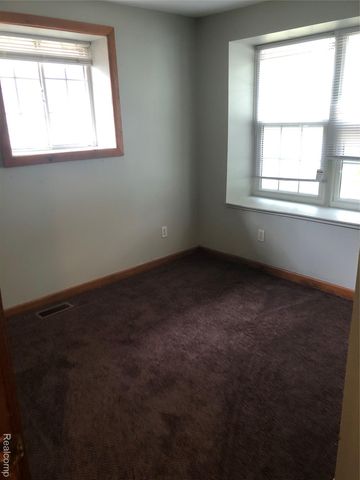 8304 Arlis Street, Commerce Charter Township, MI 48382