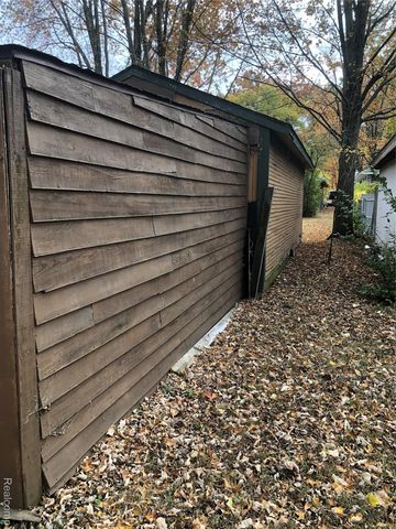 8304 Arlis Street, Commerce Charter Township, MI 48382