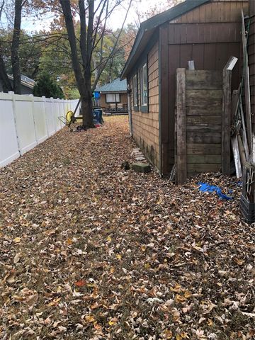 8304 Arlis Street, Commerce Charter Township, MI 48382