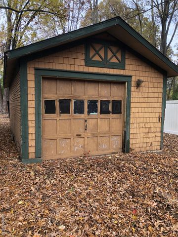 8304 Arlis Street, Commerce Charter Township, MI 48382