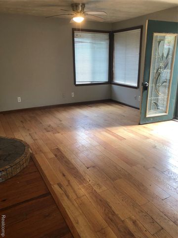 8304 Arlis Street, Commerce Charter Township, MI 48382