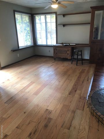 8304 Arlis Street, Commerce Charter Township, MI 48382