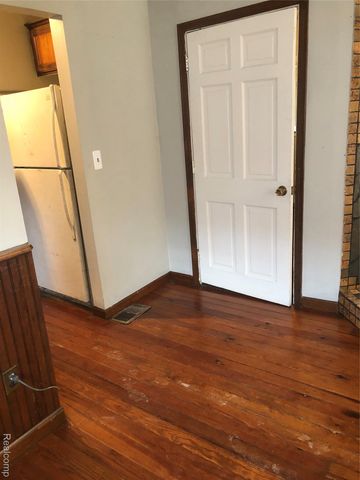 8304 Arlis Street, Commerce Charter Township, MI 48382