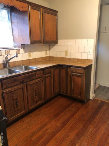 8304 Arlis Street, Commerce Charter Township, MI 48382