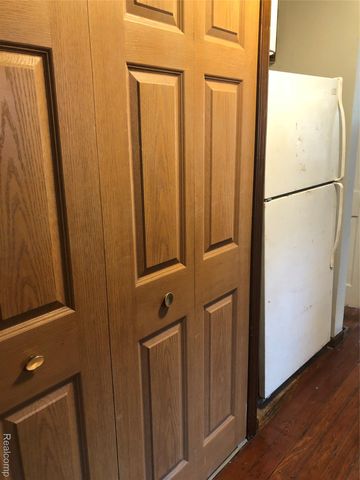 8304 Arlis Street, Commerce Charter Township, MI 48382