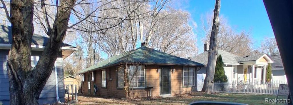 8304 Arlis Street, Commerce Charter Township, MI 48382