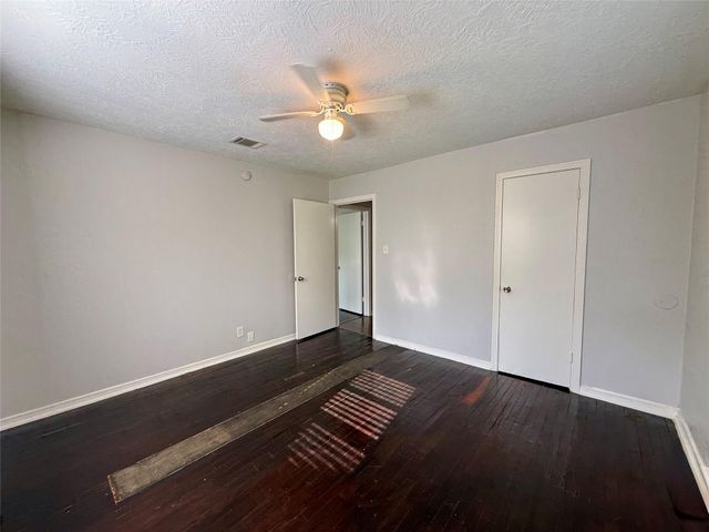 502 E Jackson Street, West Columbia, TX 77486