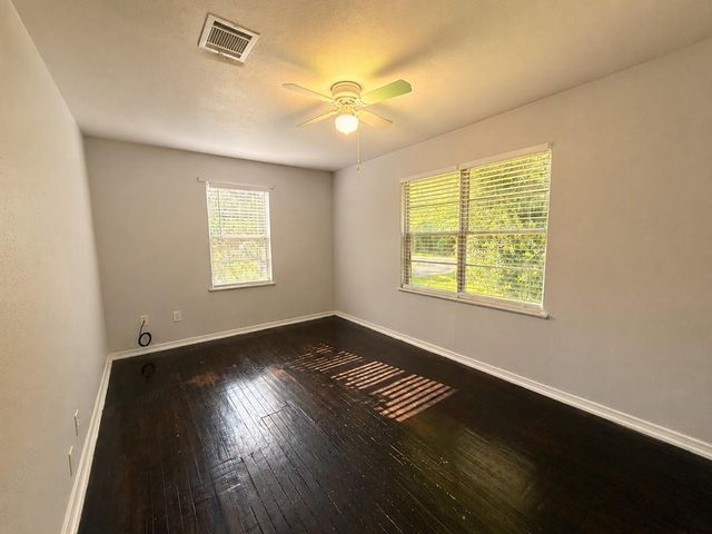 502 E Jackson Street, West Columbia, TX 77486