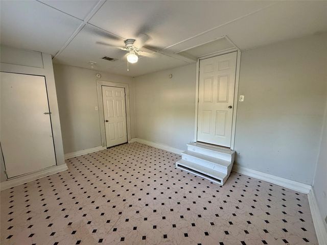 502 E Jackson Street, West Columbia, TX 77486