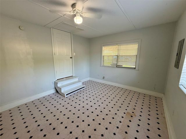502 E Jackson Street, West Columbia, TX 77486